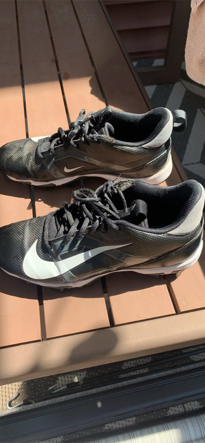 Nike Black Football Cleats - photo 2