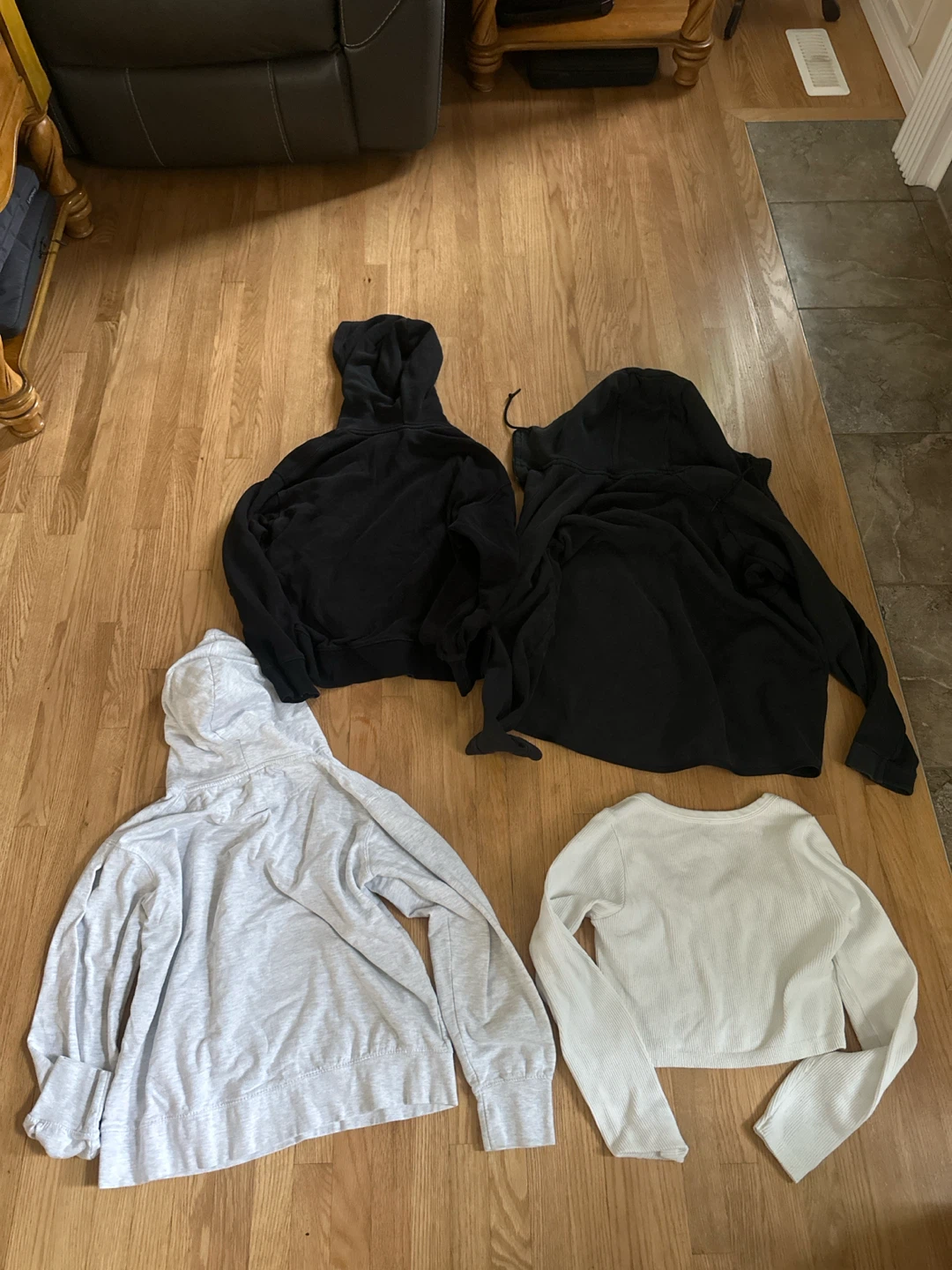 Bundle of 4 Hoodies and Tops - photo 2