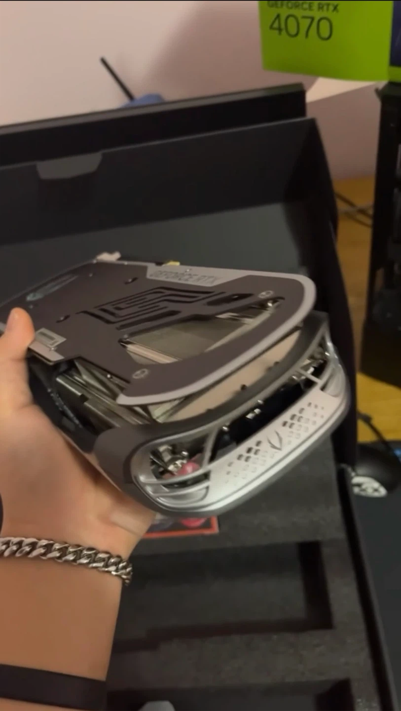 Graphics Card - RTX 4070 AMP AIRO Spider-Verse - photo 2