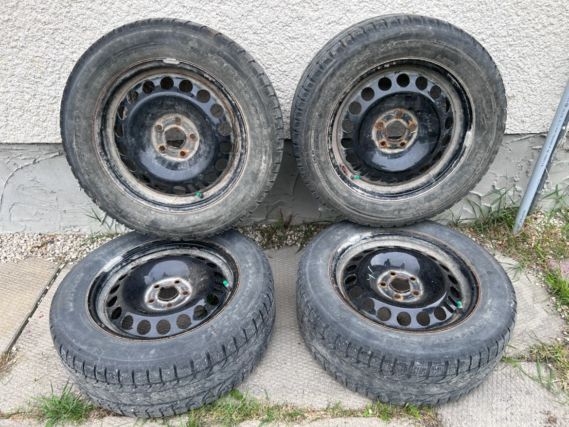215/60/R16 winter tires on rims - photo 4