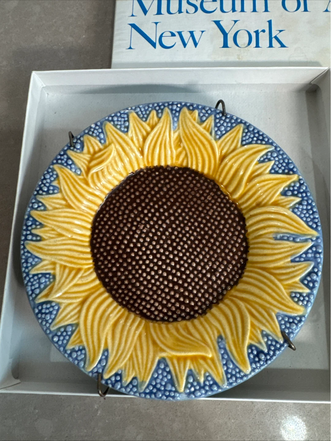 Metropolitan Museum of Art Majolica Sunflower Plate - photo 2