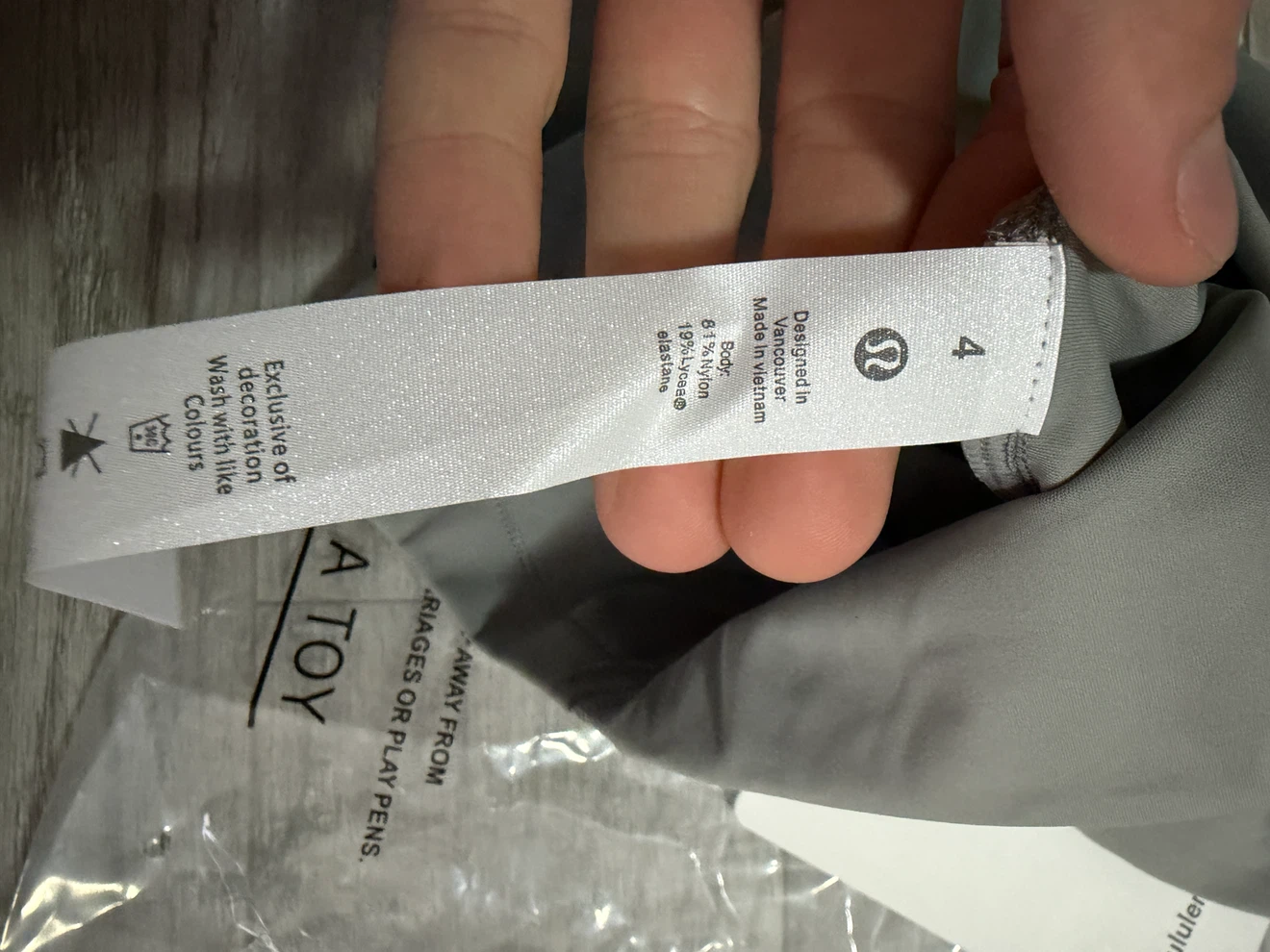 Lululemon Grey Sports Bra and Leggings Set Size 4 - photo 4