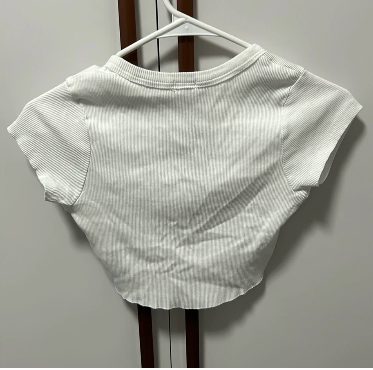 White Ribbed Button-Up Crop Top - photo 2