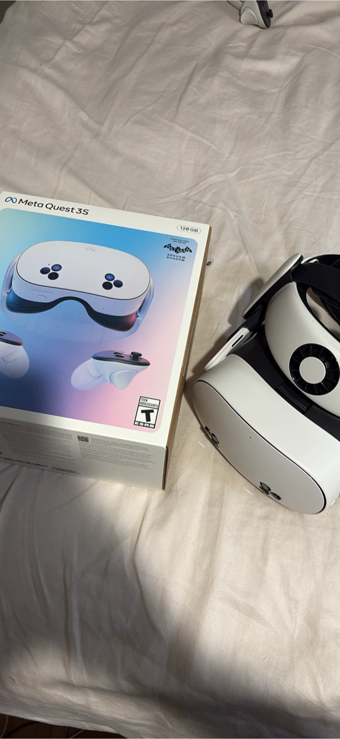 Meta Quest 3S VR Headset 128GB with Controllers and Case - photo 2