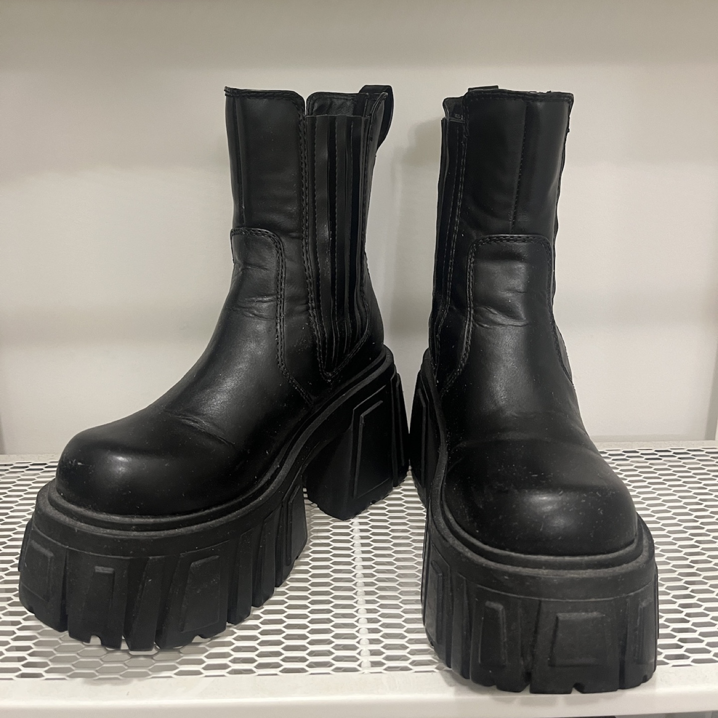Black Platform Chelsea Boots - photo 2