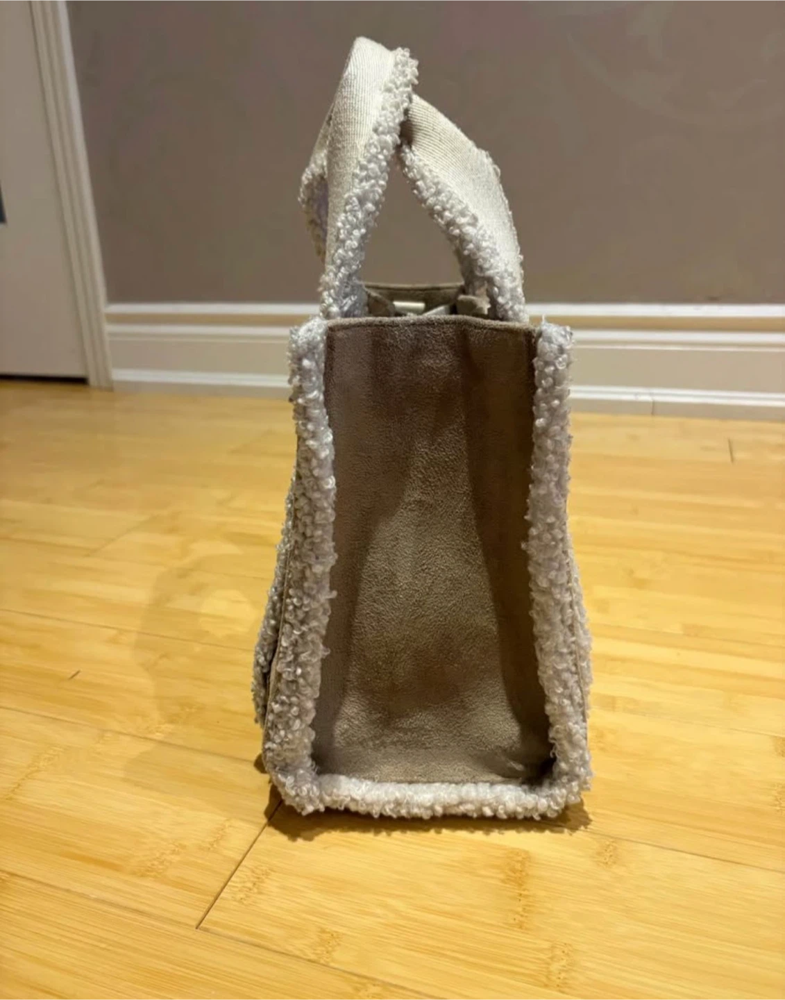 Lululemon Boxy Mini Tote Bag 4.5L Faux Shearling Trims - photo 2