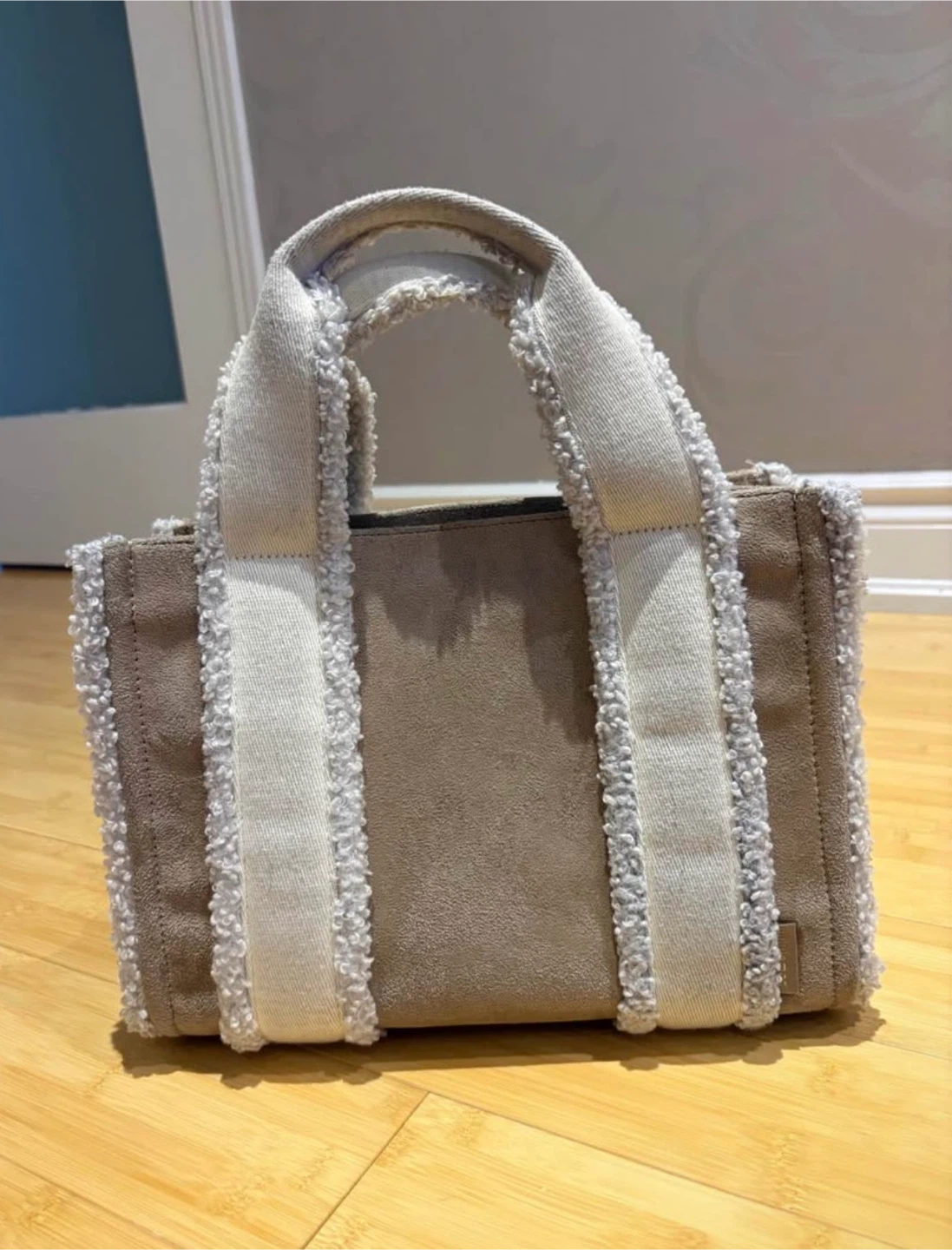 Lululemon Boxy Mini Tote Bag 4.5L Faux Shearling Trims - photo 4