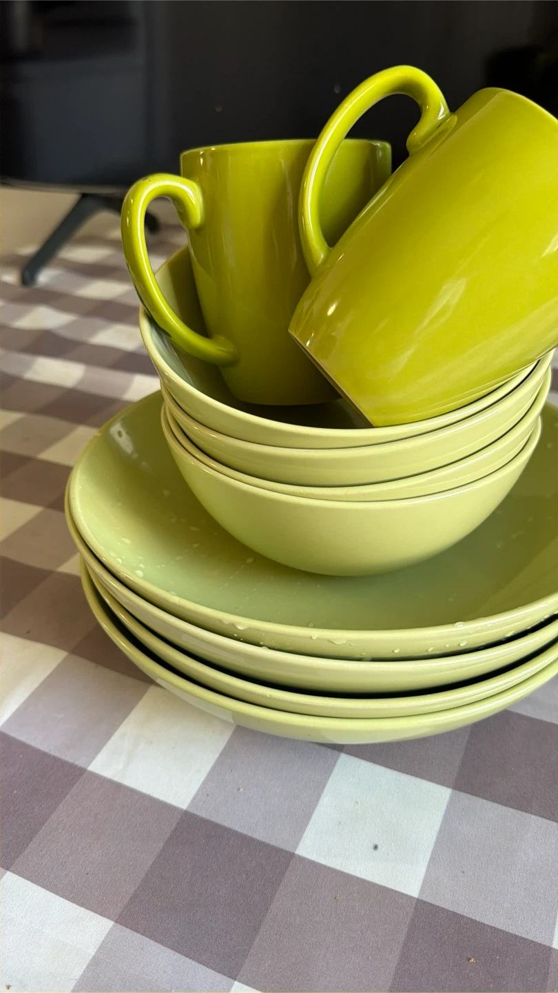 IKEA 2 Mugs, 4 Bowls, and 4 Plates Set - photo 4