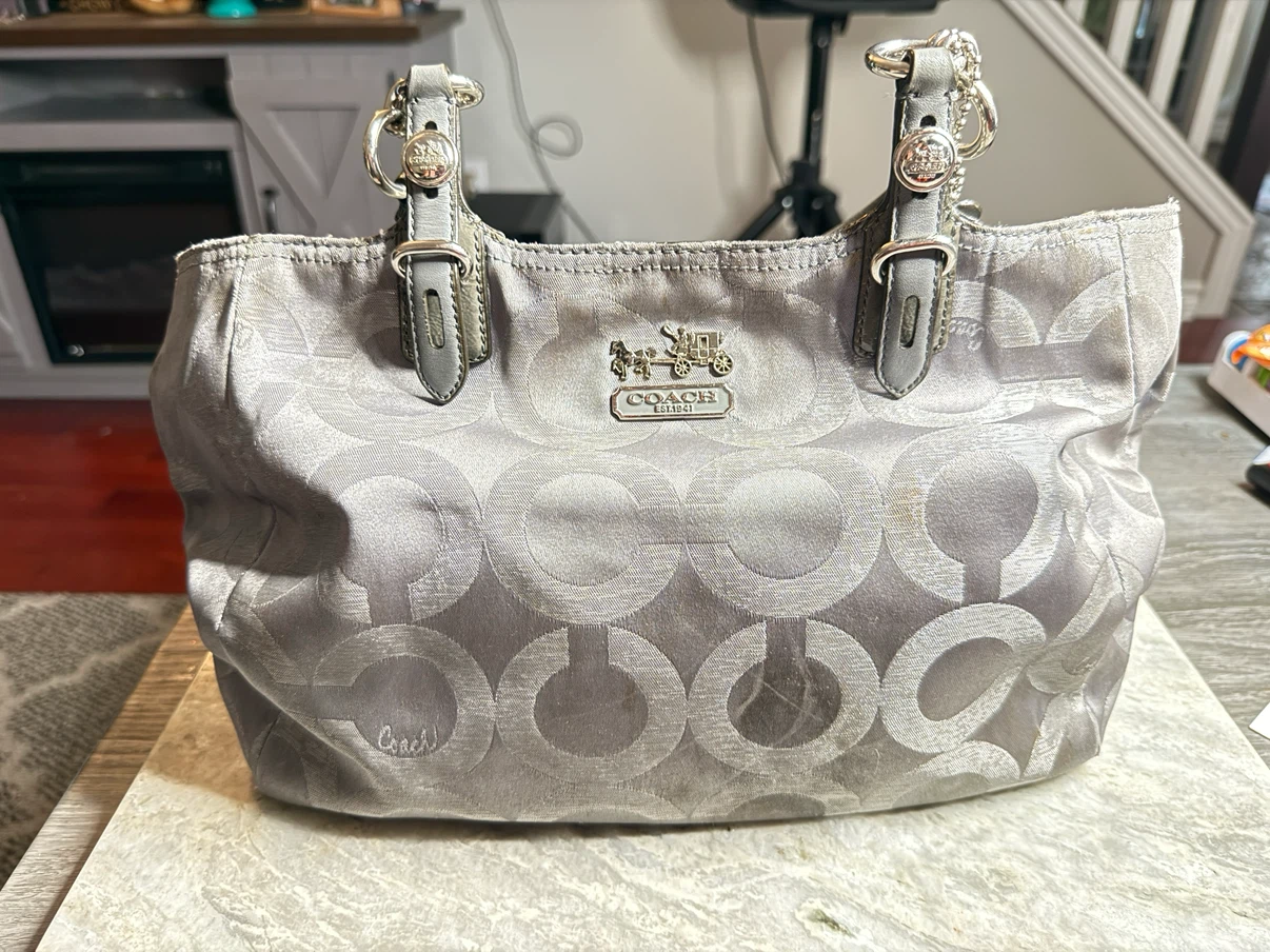 👜 Coach Mia Op Art Lurex Tote – Style F15746