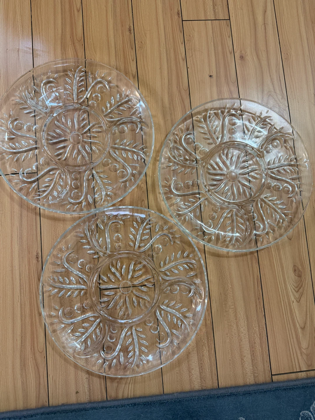 Set of 3 Clear Glass Decorative Plates