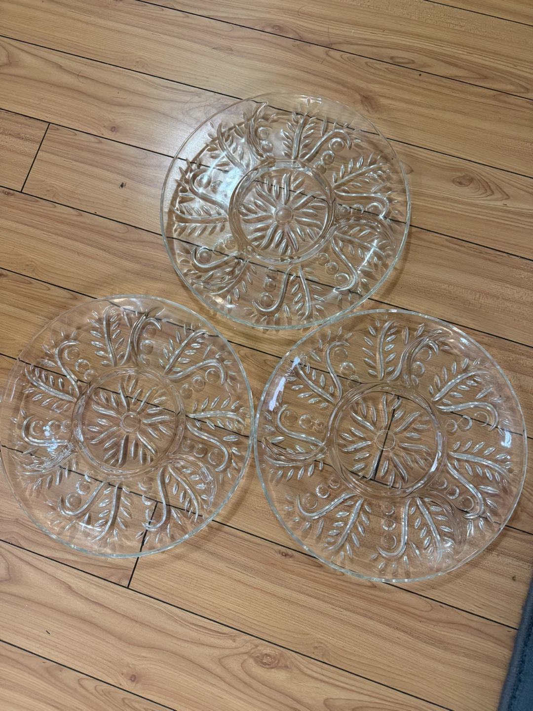 Set of 3 Clear Glass Decorative Plates - photo 2