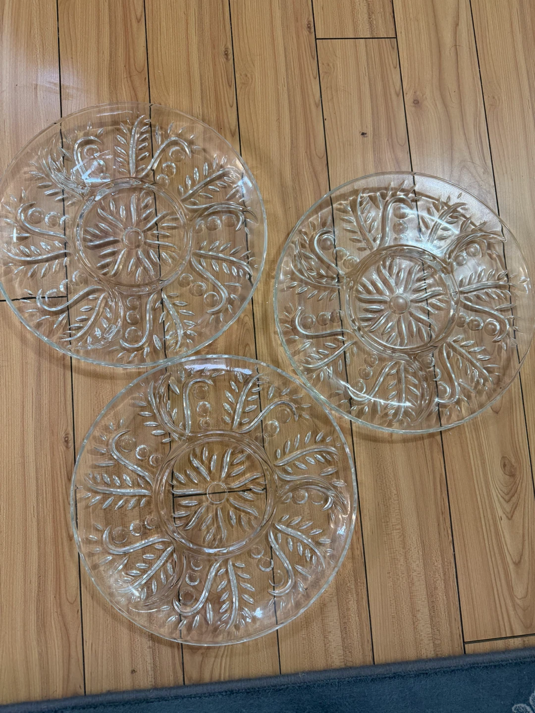 Set of 3 Clear Glass Decorative Plates - photo 3