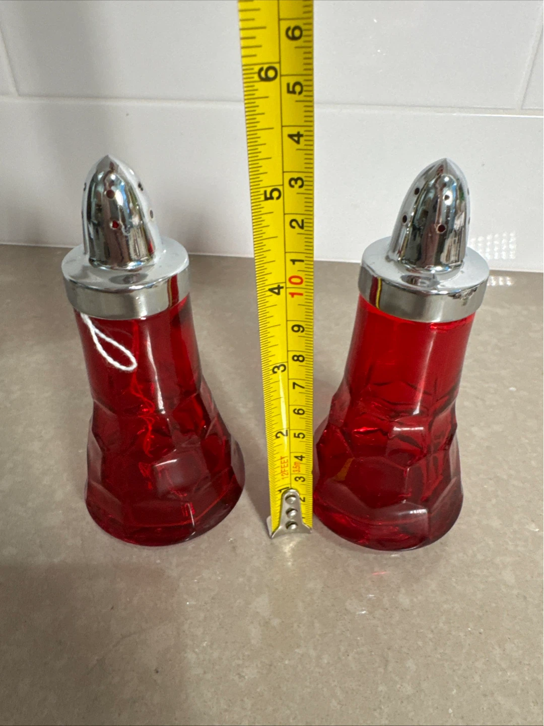 Red Glass Salt and Pepper Shakers Set - photo 4