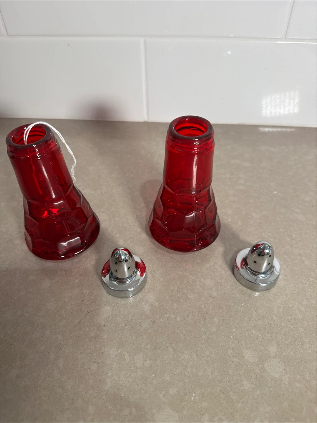 Red Glass Salt and Pepper Shakers Set - photo 5