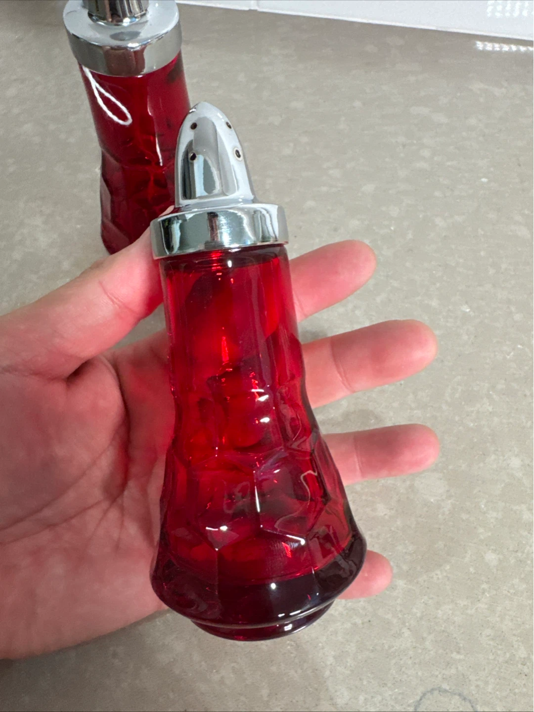 Red Glass Salt and Pepper Shakers Set - photo 3