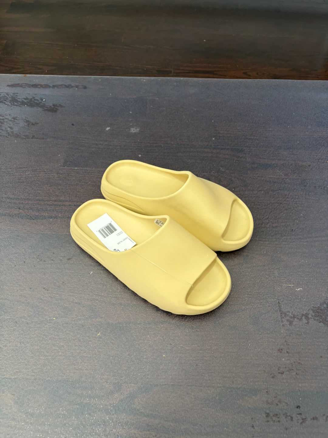 Yeezy Slides Sand Colorway US9.5