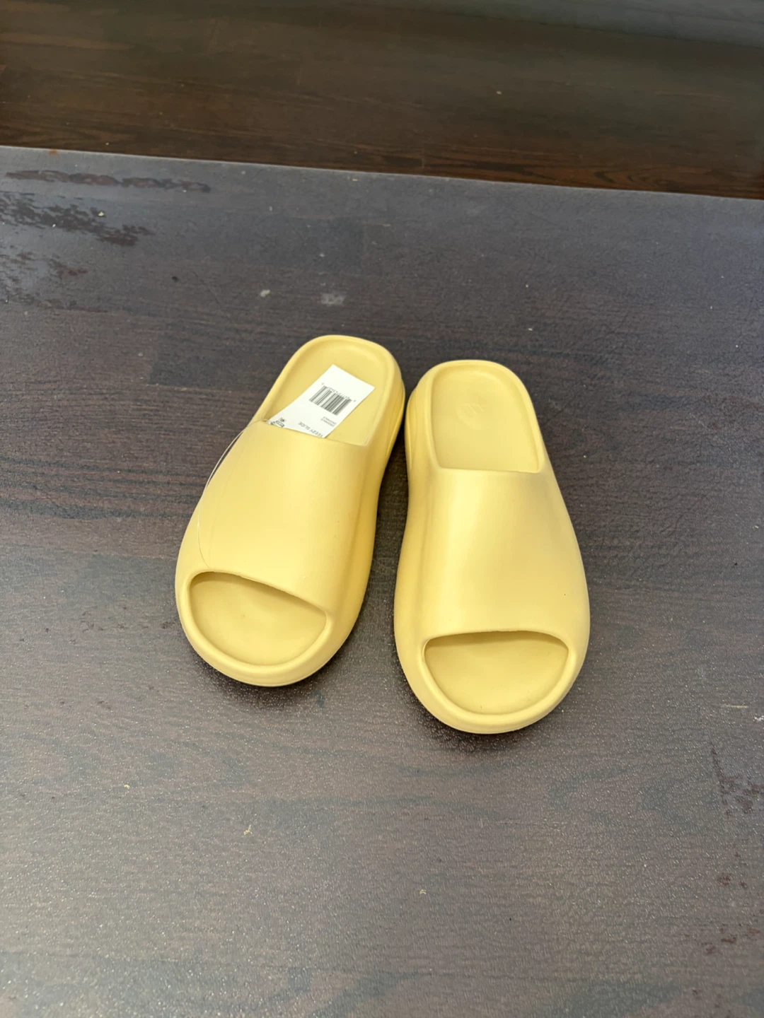 Yeezy Slides Sand Colorway US9.5 - photo 2