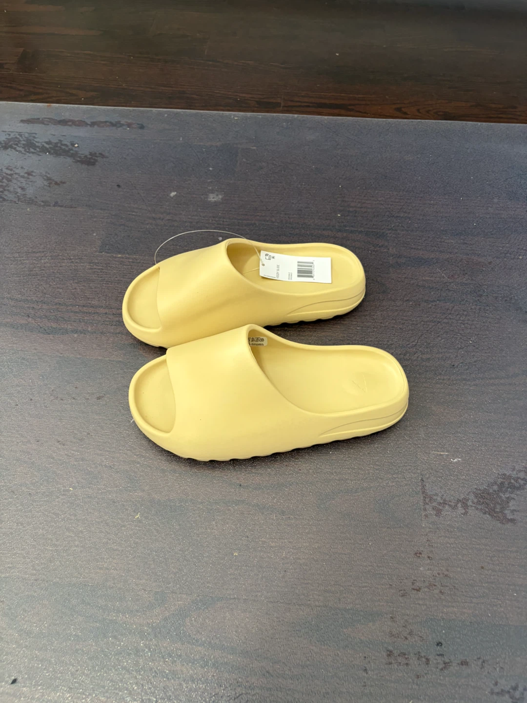 Yeezy Slides Sand Colorway US9.5 - photo 4
