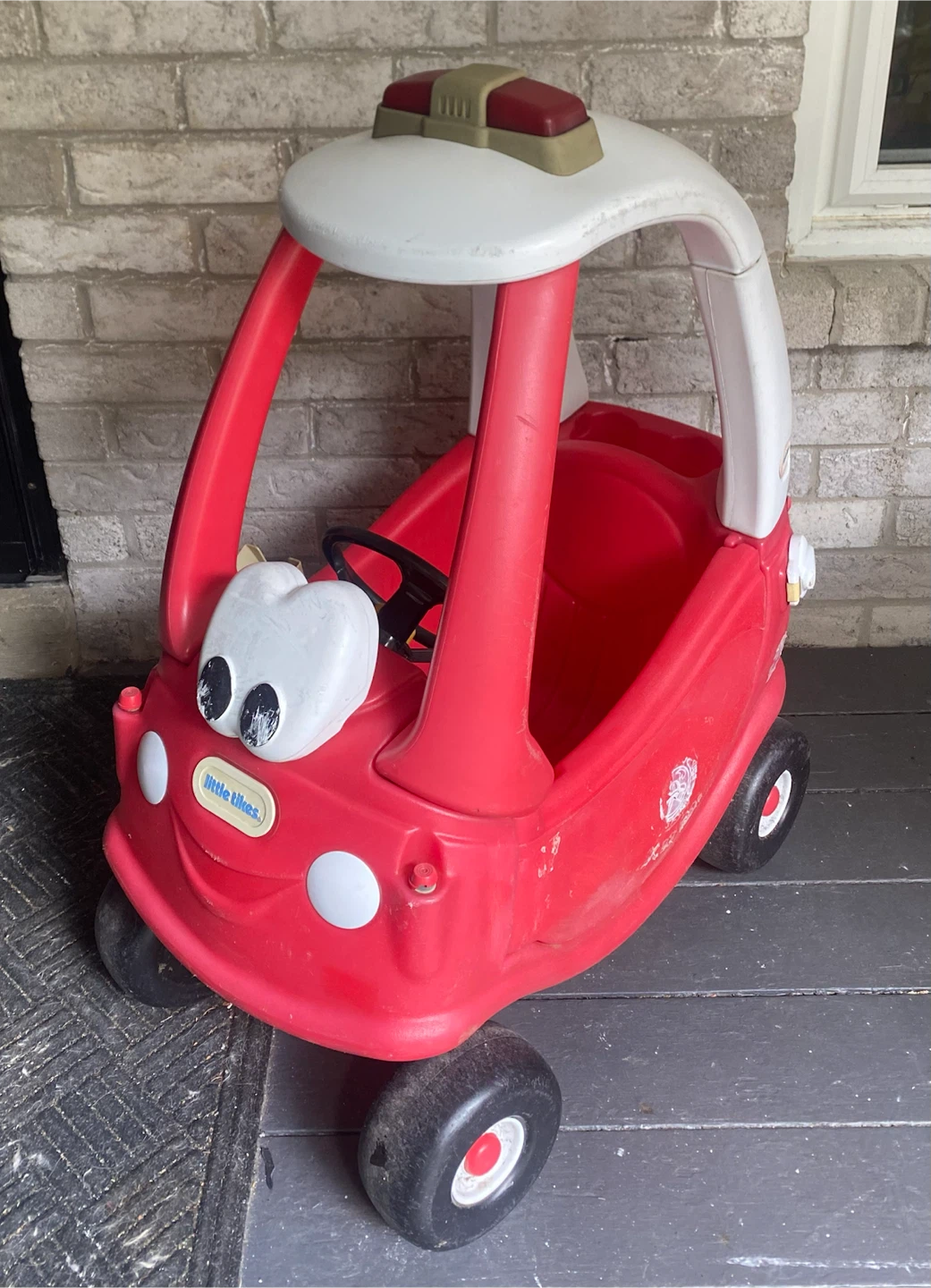 Little Tikes ride & rescue cozy coupe car