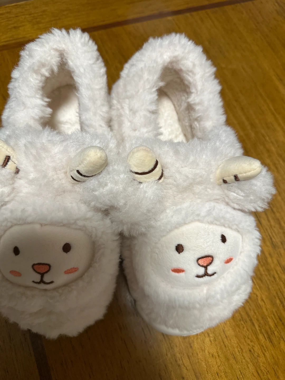 Women's White Sheep Slippers size7.5