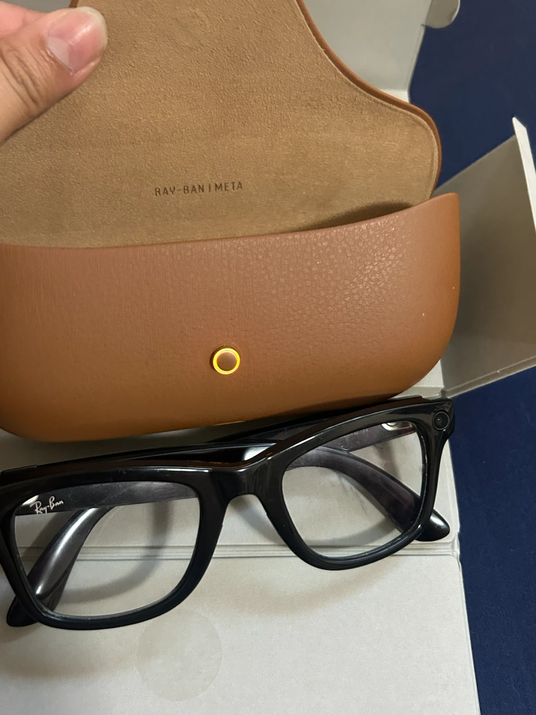 Ray-Ban Meta Wayfarer Glasses+ Charging Case – For Parts - photo 3