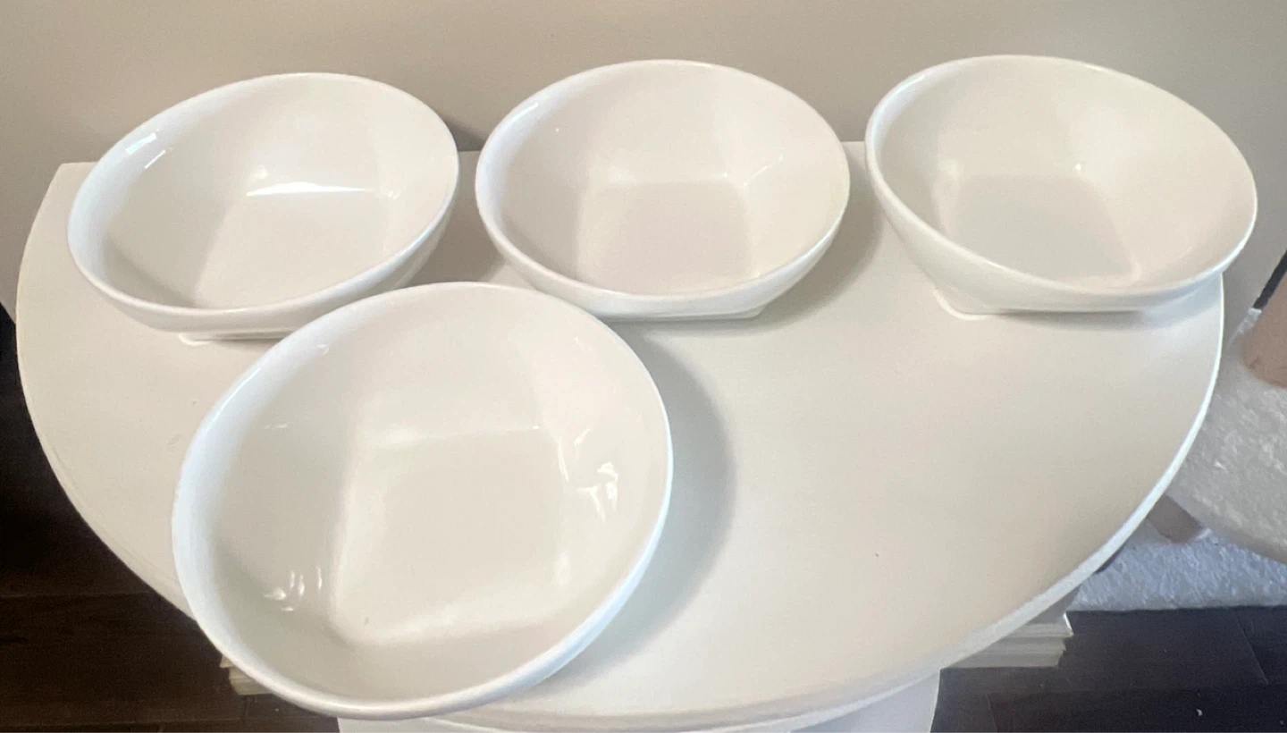 Oneida Chef's Table White Porcelain Soup / Salad Bowls Set
