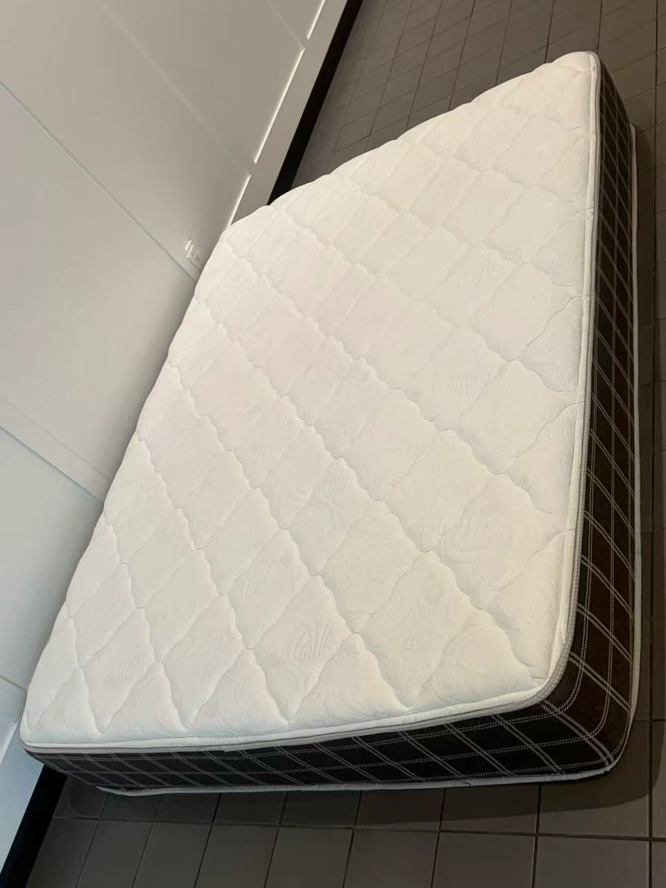 Beautyrest Queen mattress 12” thick - photo 2