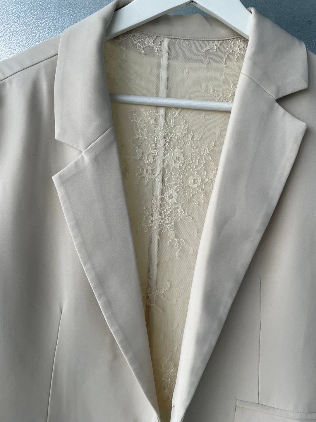 Beige Blazer with Lace Back Panel, size M - photo 2