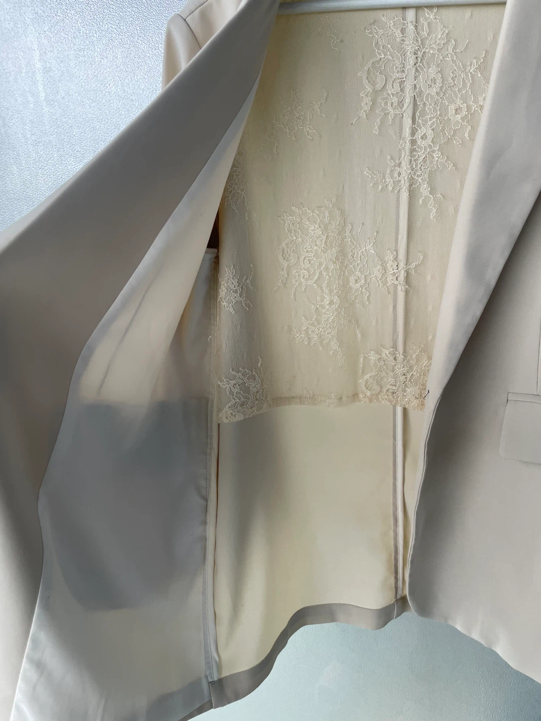Beige Blazer with Lace Back Panel, size M - photo 3