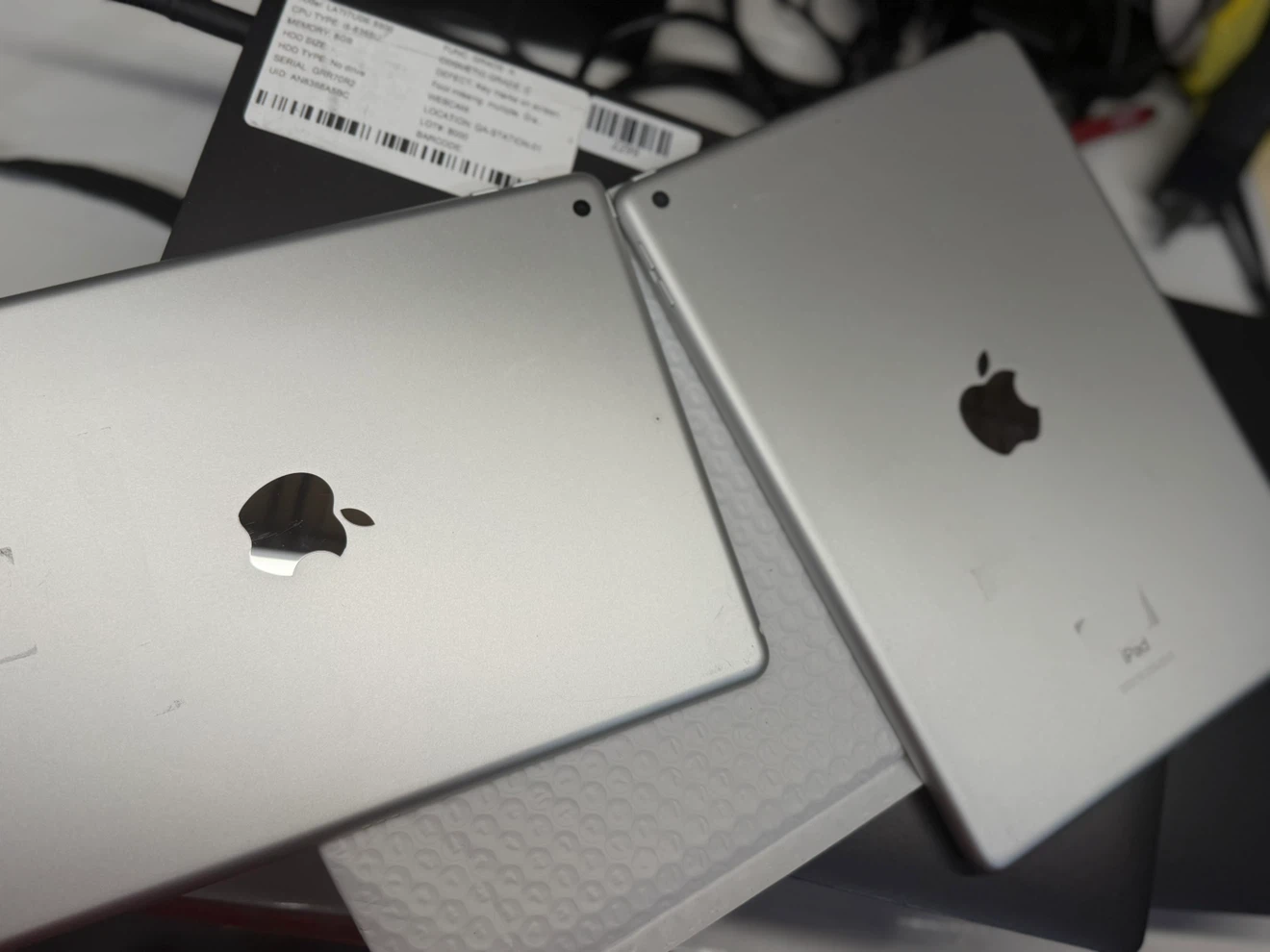 Apple iPads (2) - photo 2