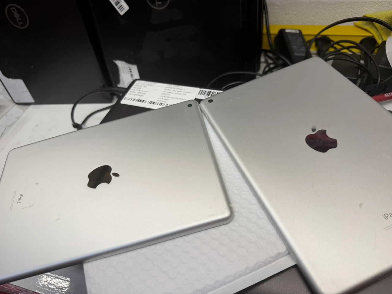 Apple iPads (2) - photo 3
