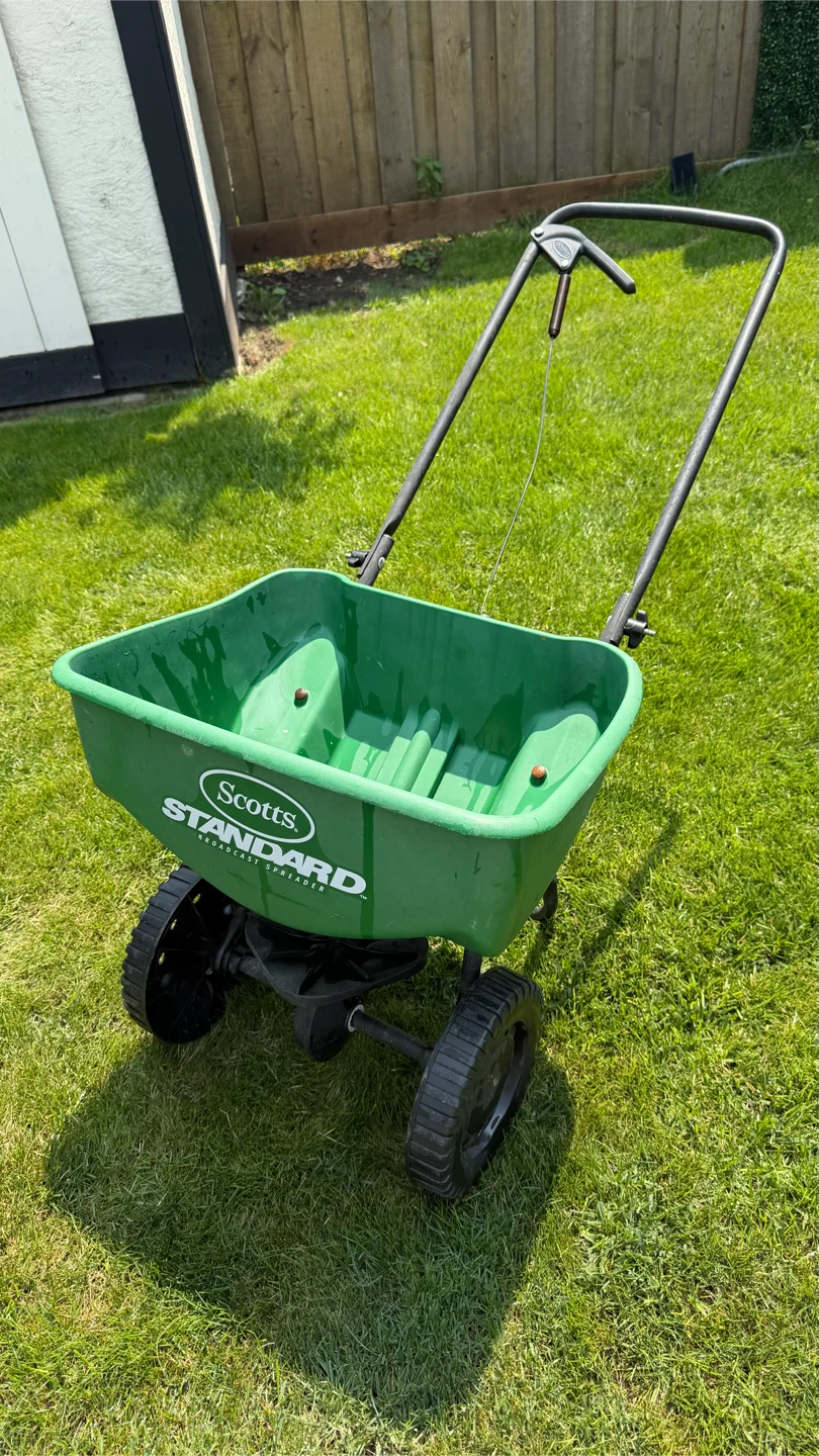 Scotts Standard Lawn Spreader