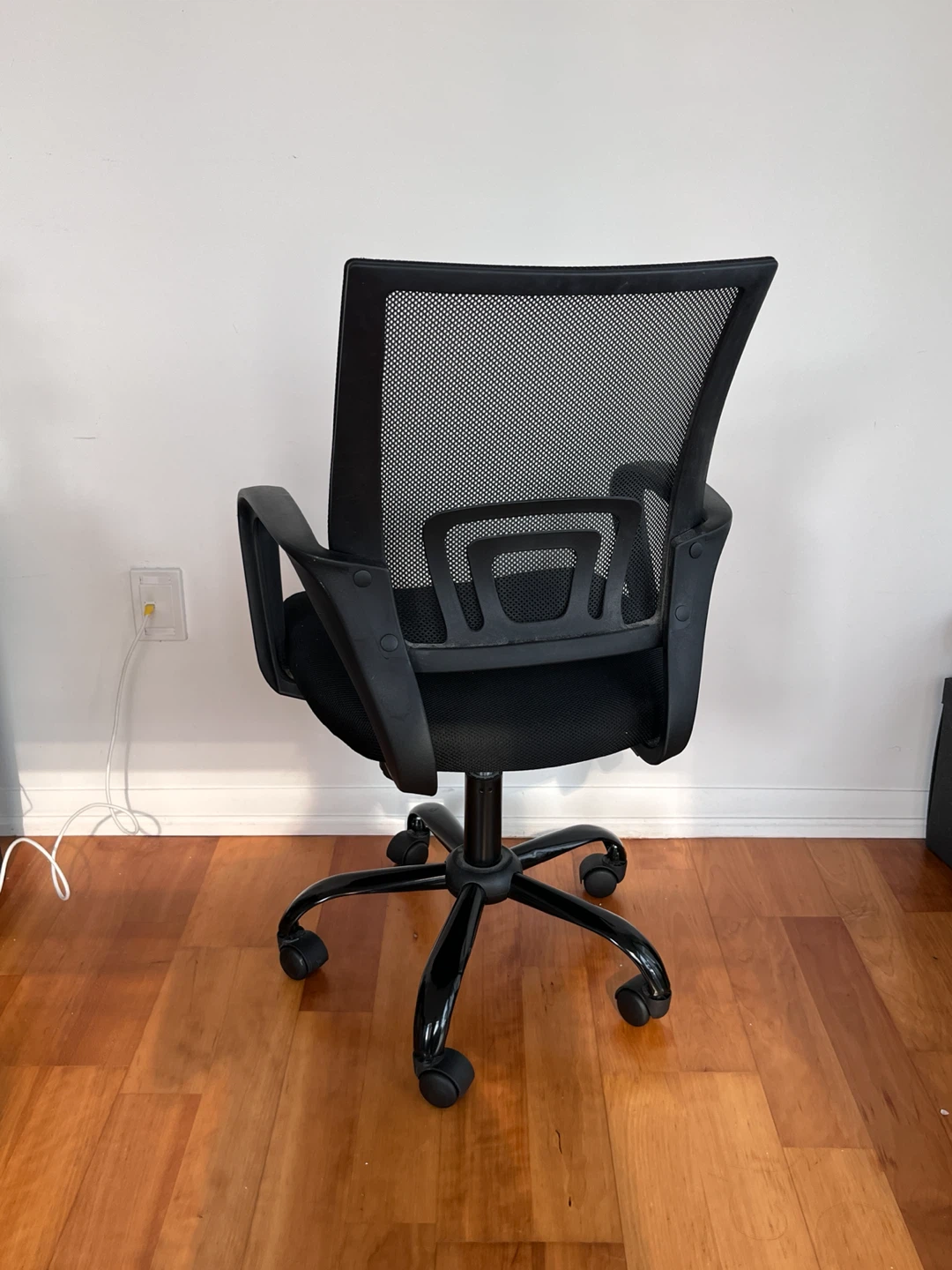 Black Mesh Office Chair - photo 2
