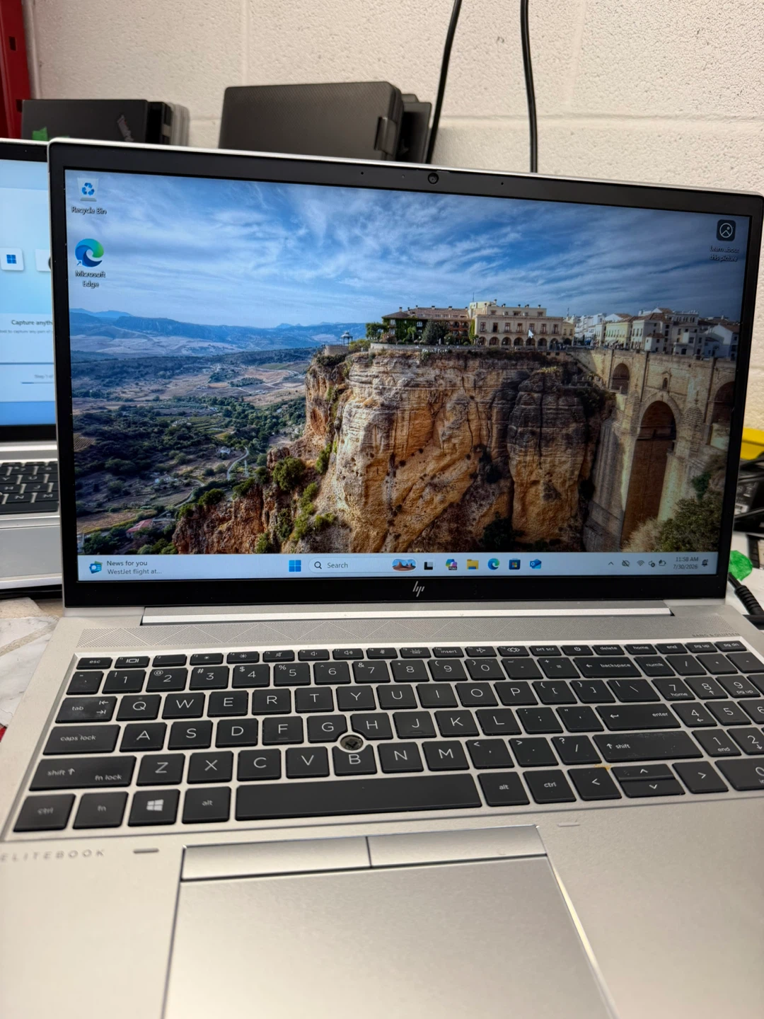HP Elitebook Laptop - photo 2