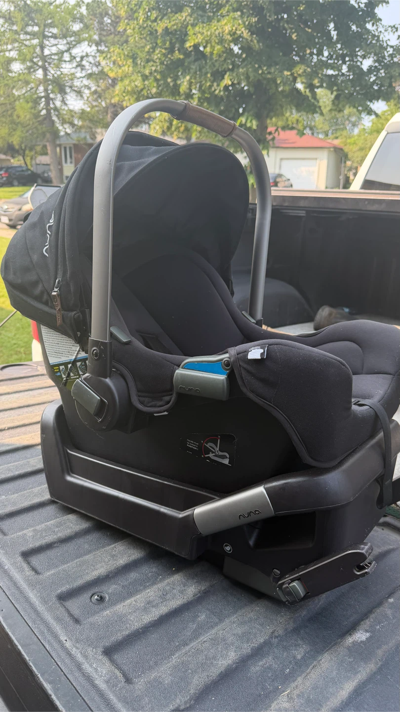 Nuna Infant Car Seat with Base