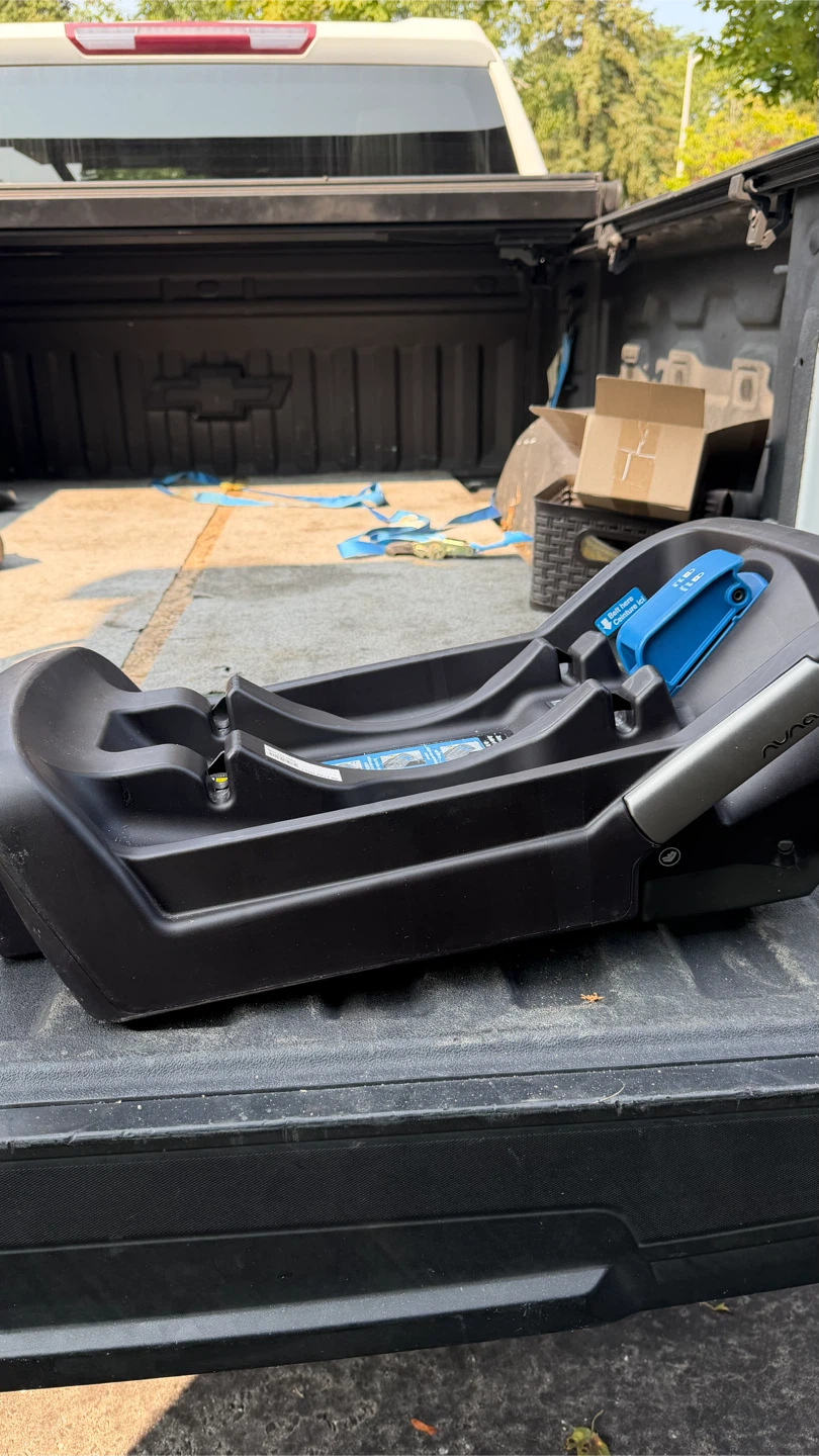 Nuna Infant Car Seat with Base - photo 5