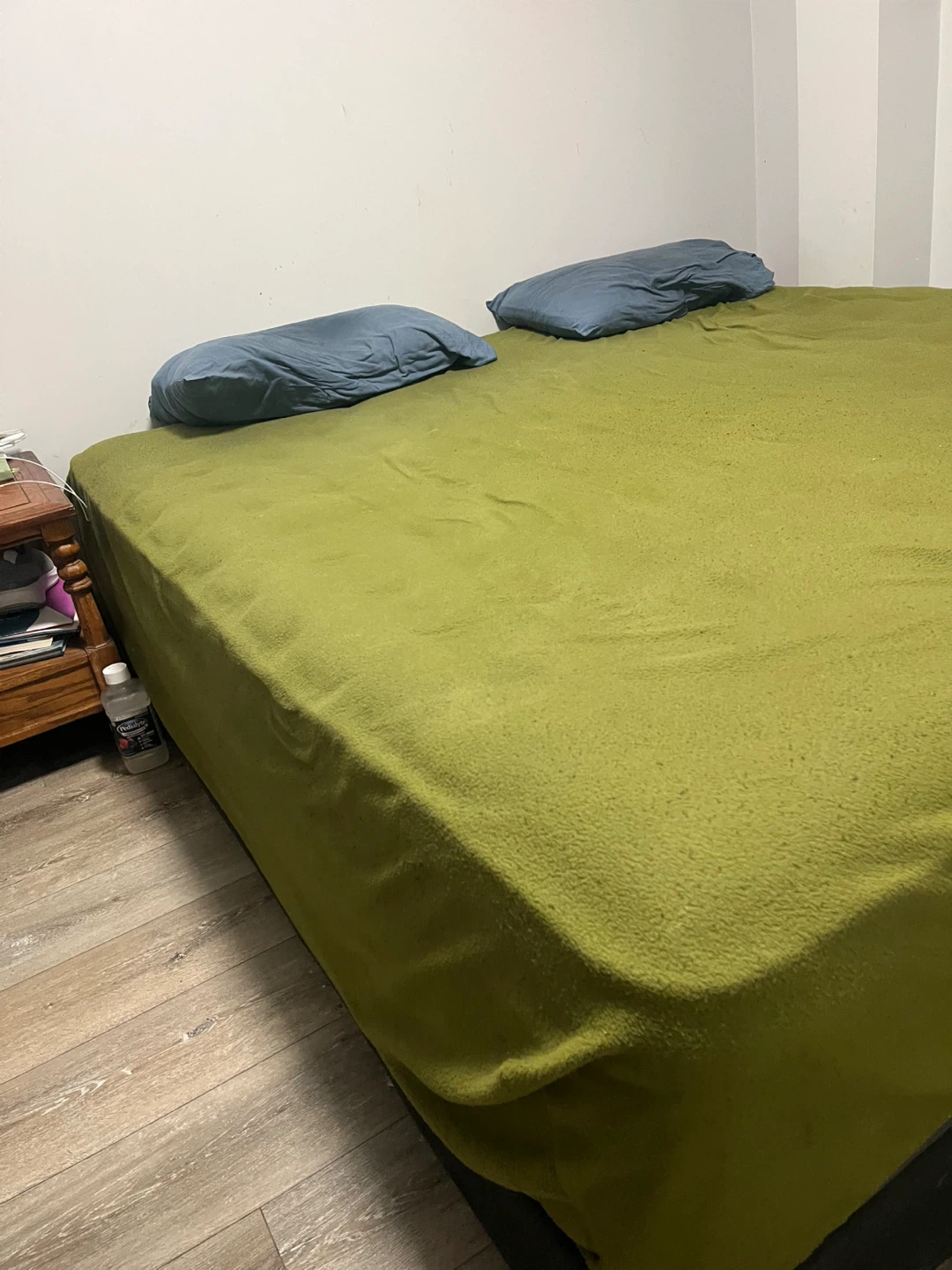 Green Queen Bedspread