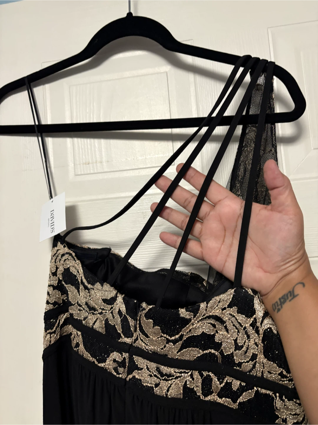 VEN Style Black & Gold One Shoulder Lace Dress - photo 3