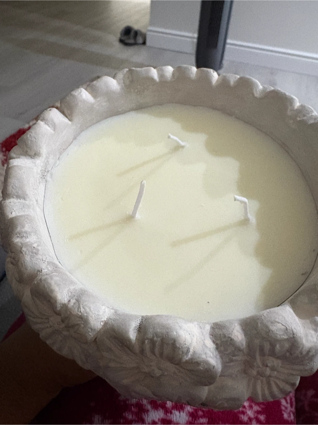 Large decorative candle with floral accents - photo 2