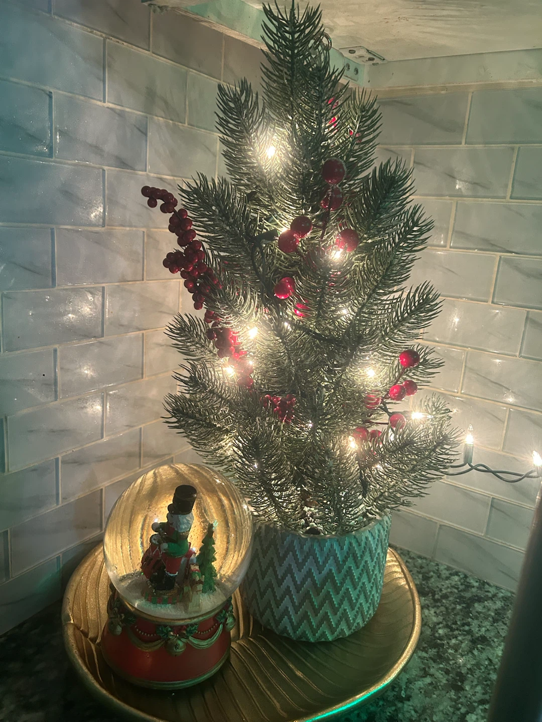 Pre-lit Christmas Tree and Snow Globe - photo 2