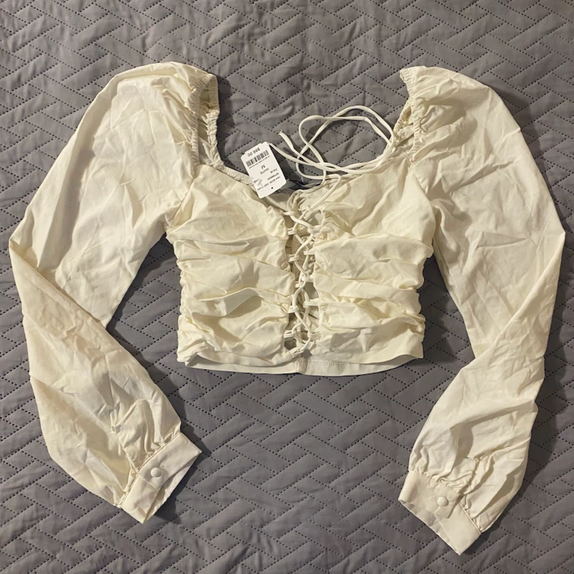 BNWT Cream lace-up top - S/XS - photo 3
