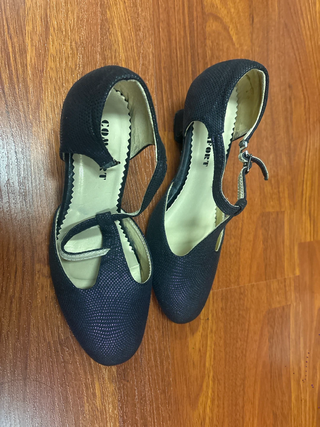 Comfort Women's Black T-Strap Heels Size 9