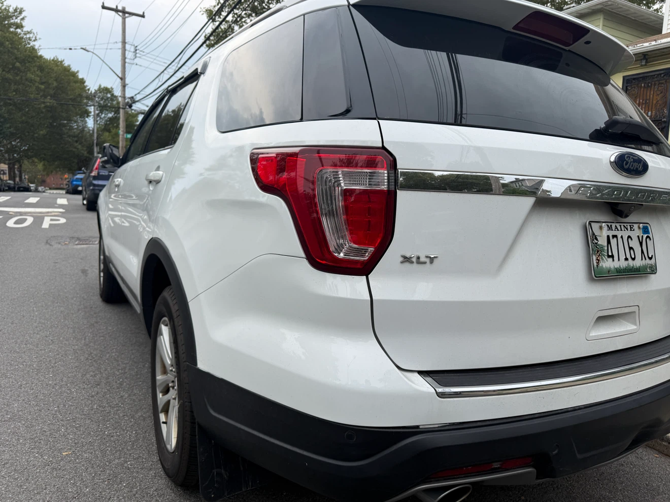 2018 White Ford Explorer XLT - photo 4