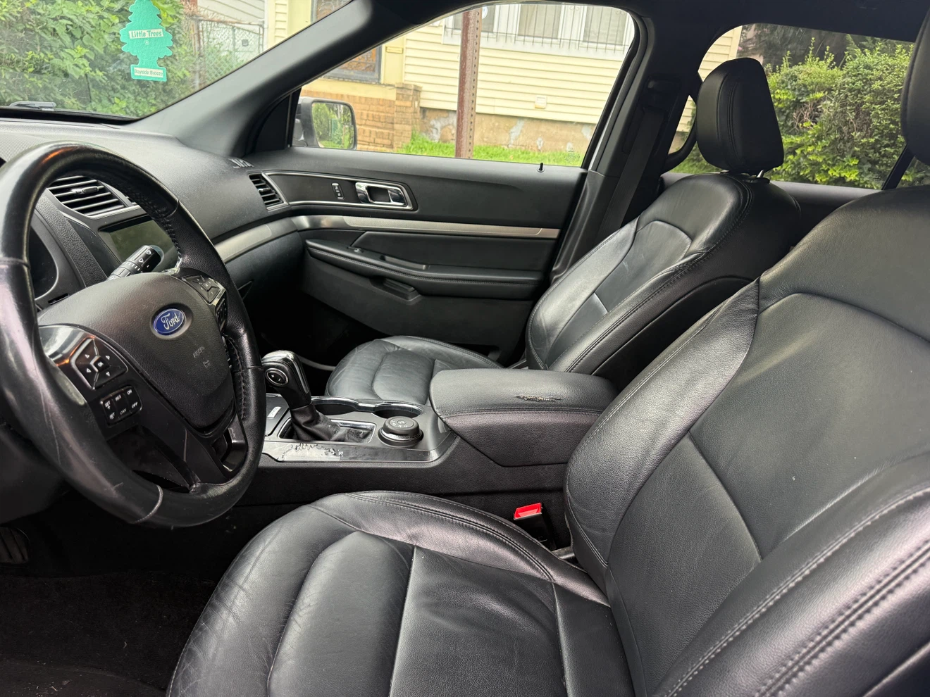 2018 White Ford Explorer XLT - photo 5