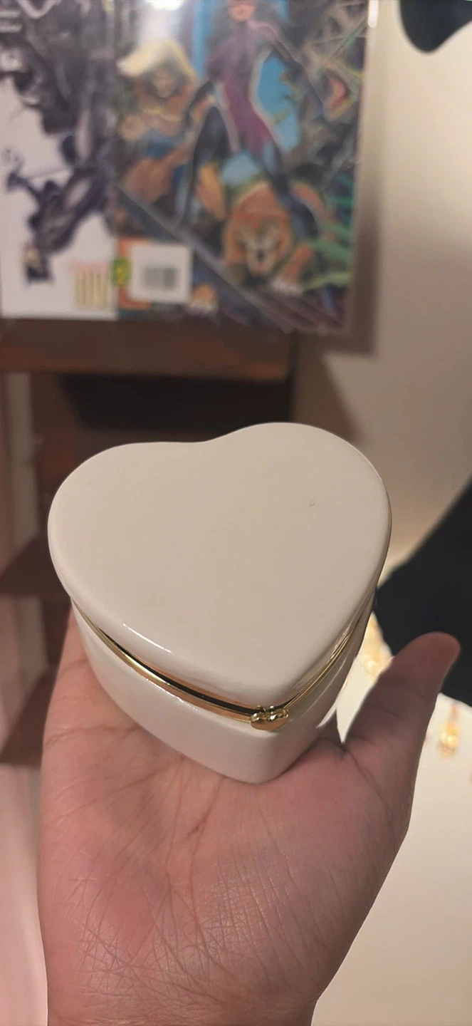 Heart-shaped trinket box