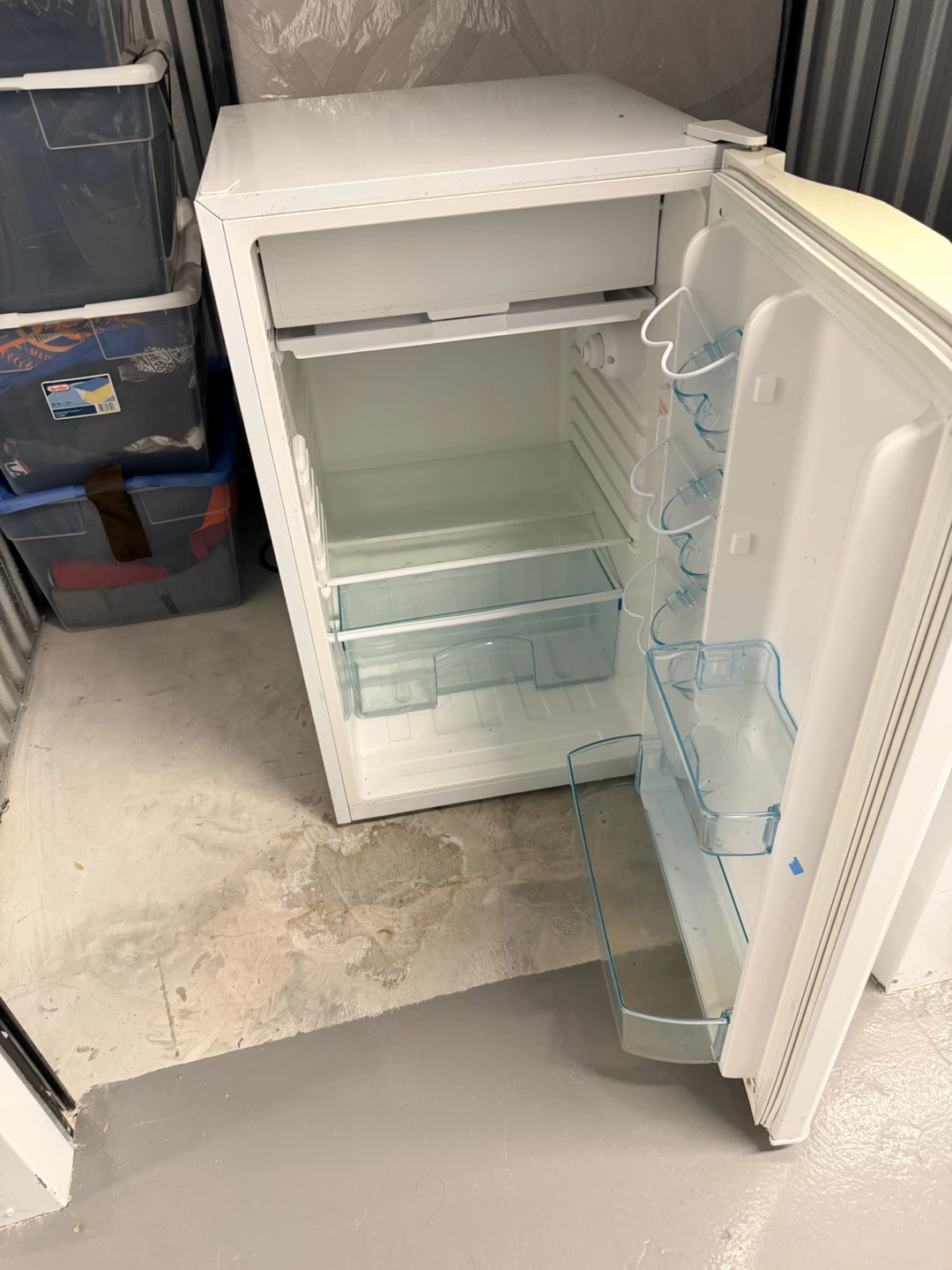 Whirlpool Compact Refrigerator - photo 2
