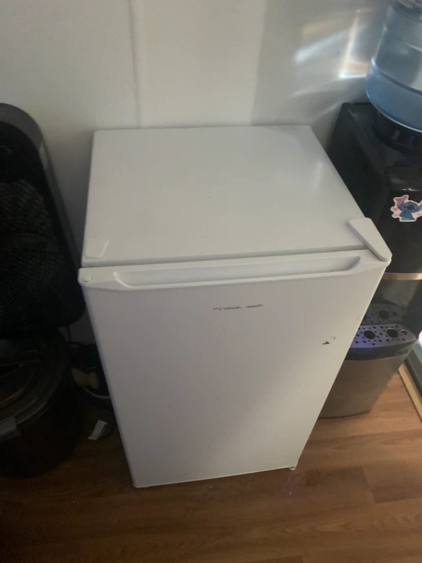 White Compact Refrigerator - photo 3