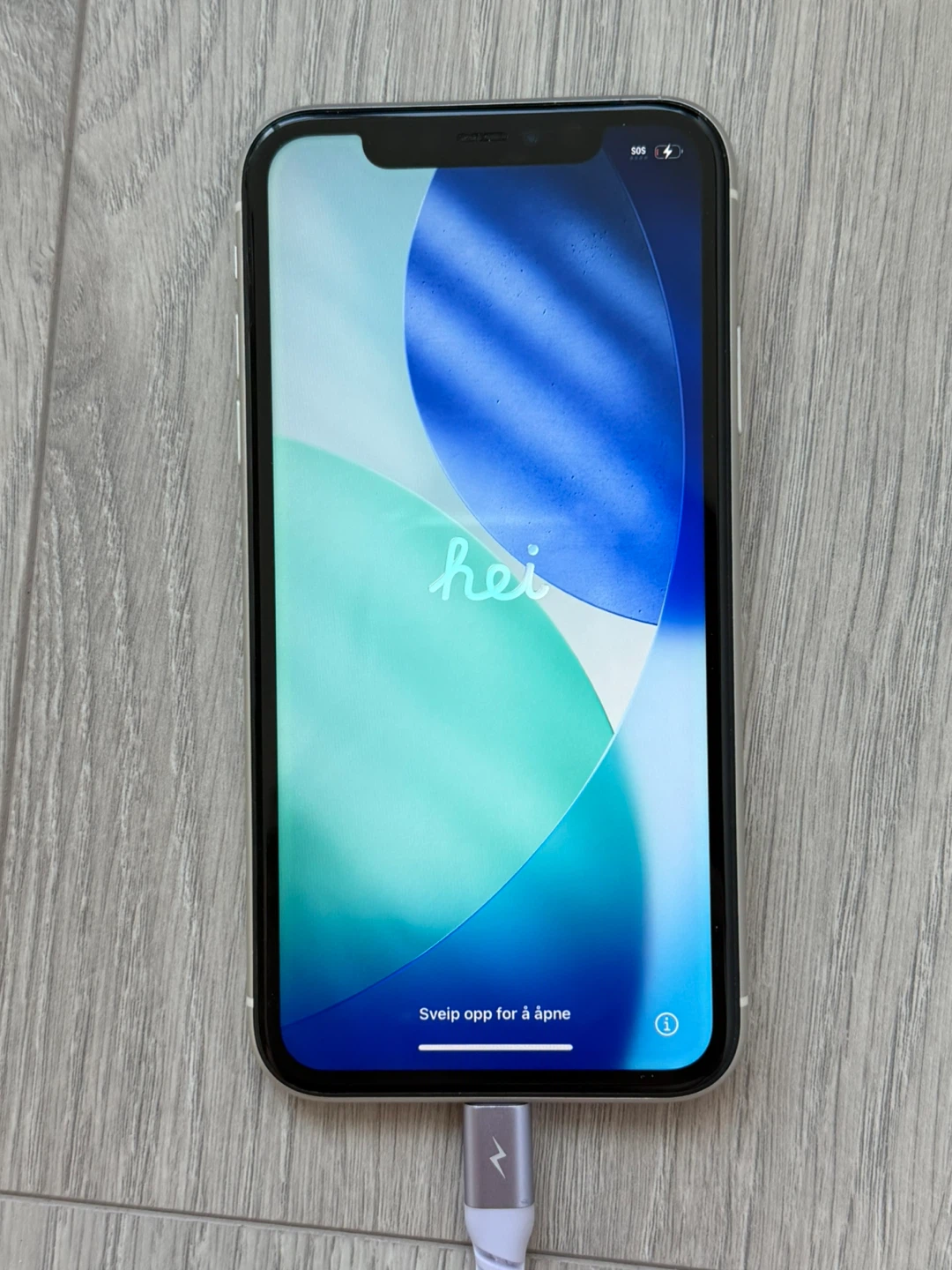 iPhone 11 128GB + 2 Brand New Cases & Charging Cable - photo 2