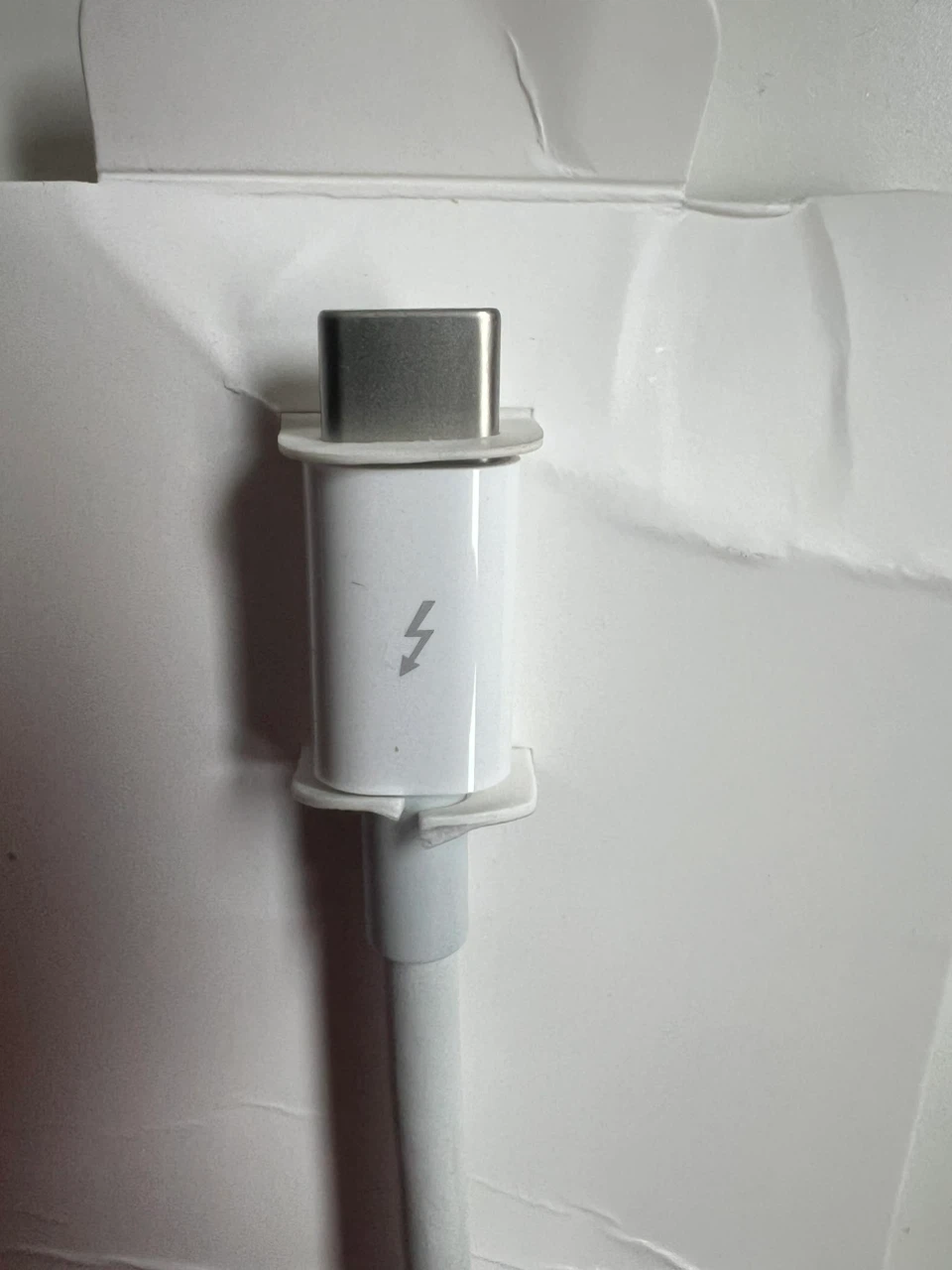Apple Thunderbolt 3 USB-C to Thunderbolt 2 adapter - photo 2