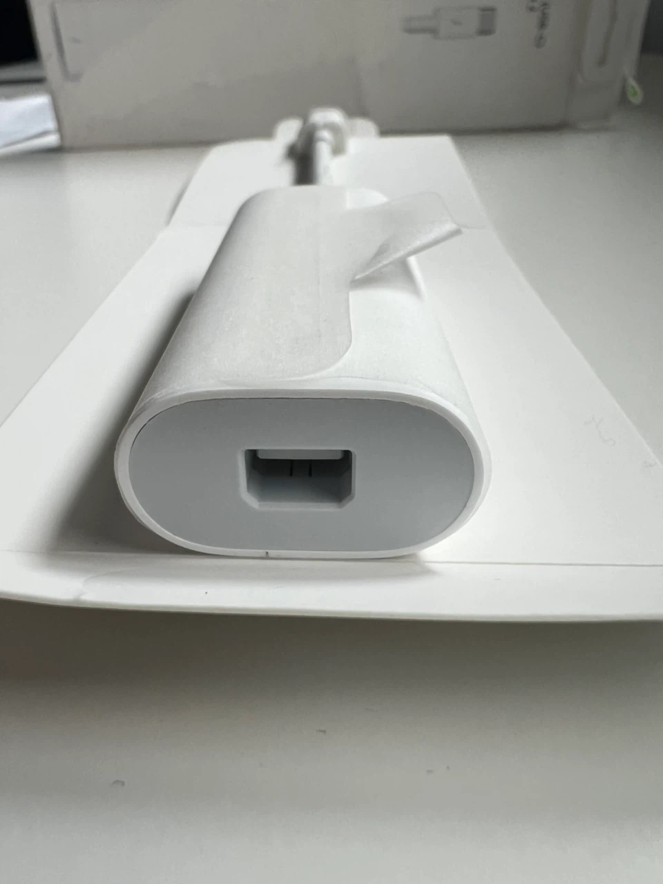 Apple Thunderbolt 3 USB-C to Thunderbolt 2 adapter - photo 3